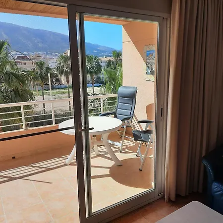 Comfortabel Hoekappartement Vlakbij Het * El Albir