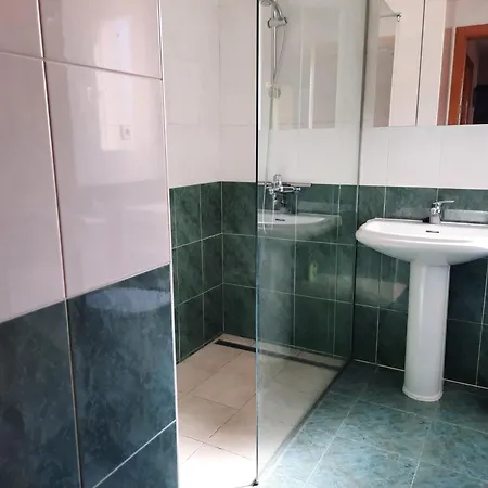 Appartement Comfortabel Hoekappartement Vlakbij Het