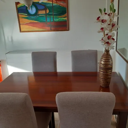 Appartement Comfortabel Hoekappartement Vlakbij Het *